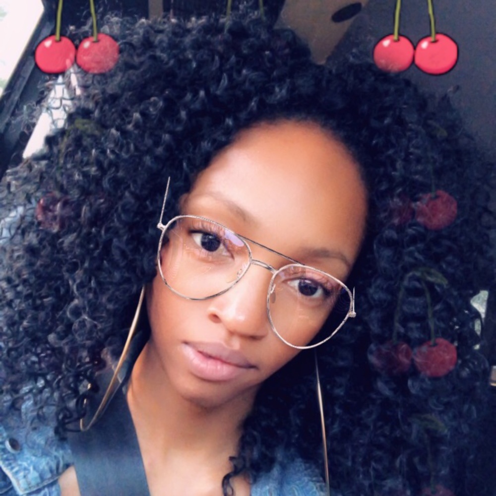 Meet your Posher, Olivia